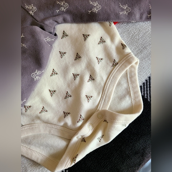 ♥️♥️♥️3 For $20♥️♥️♥️ZARA long sleeve holiday bodysuits🌲 - Picture 6 of 6